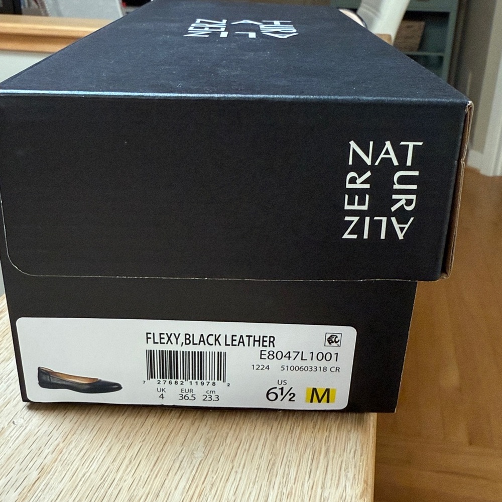 Naturalized Flexy Black Women's Flats -Size 6.5 M - Picture 8 of 8